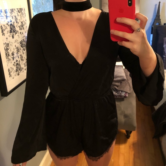 ILLA ILLA Pants - NWOT ILLA ILLA Black Silk Lace long sleeve Romper.